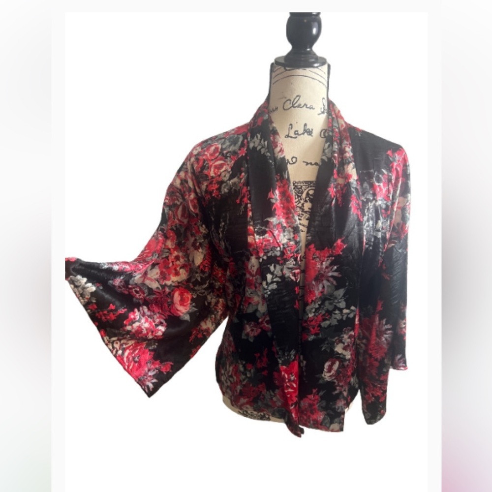 Forever 21 Festival Ready Floral Kimono Jacket - Black and Red